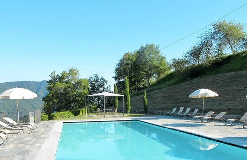 Molazzana Villa | Nice apartment in villa for 4 guests with pool, WIFI, TV, terrace, pets allowed and parking