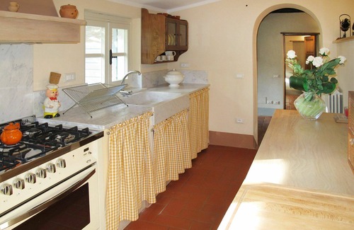 San Martino in Freddana Villa | Nice apartment in villa for 12 guests with A/C, WIFI, private pool, TV, terrace and pets allowed
