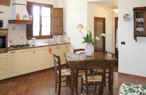 Montecarlo Villa | Nice apartment in villa for 6 guests with WIFI, pool, TV, terrace, pets allowed and panoramic view