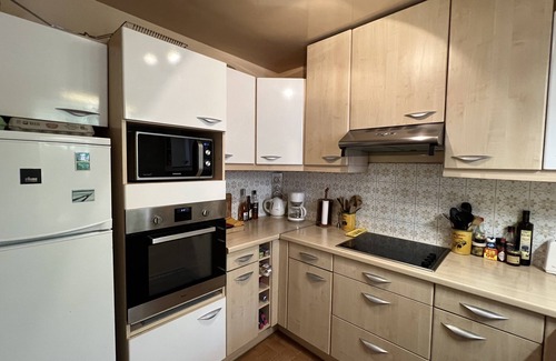 Hyeres City Centre Apartment | Nice apt on the ground floor - terrace, private garden - view "escape sea"