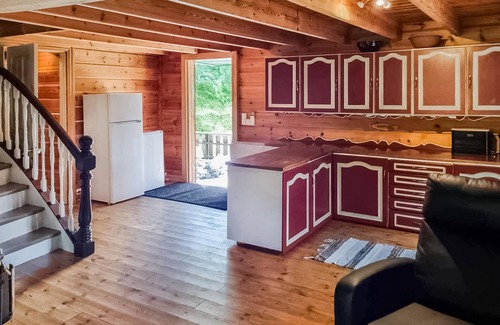 Kvinesdal House | Nice cottage on Grasåstunet with idyllic location by a small private lake.