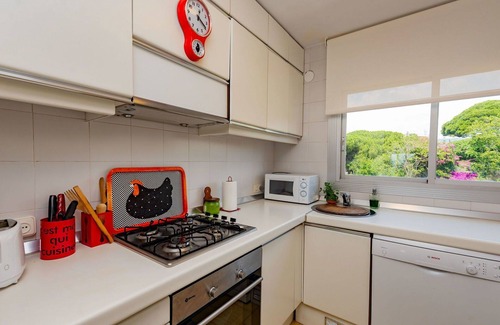 Sant Andreu de Llavaneres Apartment | Nice apartment for 6 people with pool, WIFI, TV and balcony