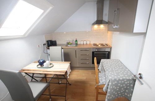 Ladywell Apartment | Nice Holiday Studio 15 Mins from Central London
