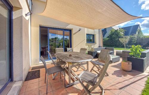 Montreuil-sous-Perouse House | Nice Home In Montreuil-Sous-Pérouse