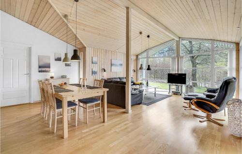Farvang House | Nice Home In Fårvang With Sauna
