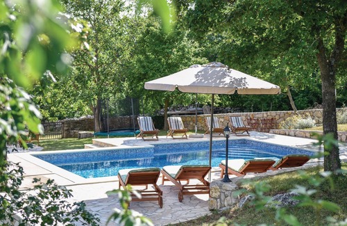 Hrvace House | Nice home in Hrvace with WiFi