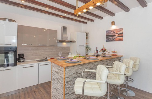 Drnis House | Nice home in Kaocine - Miljevci