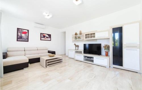 Mirac House | Nice Home In Kotor With Sauna