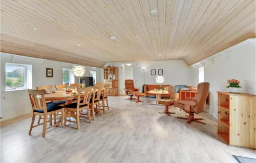 Spjald House | Nice Home In Spjald With 6 Bedrooms