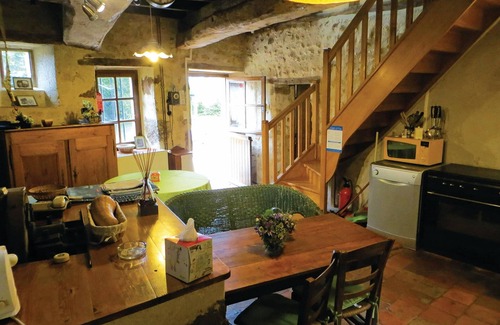 Vernie House | Nice home in Vernie with WiFi