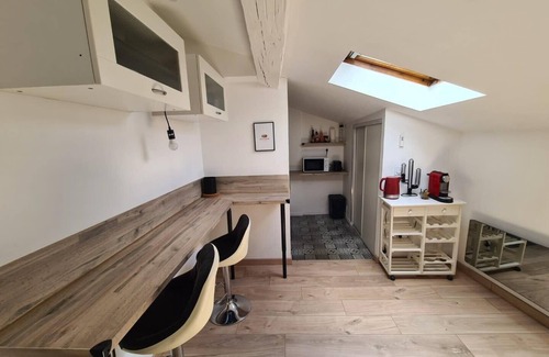 Marengo - Jolimont Apartment | Nice studio under the roof ideal for 2 in Toulouse