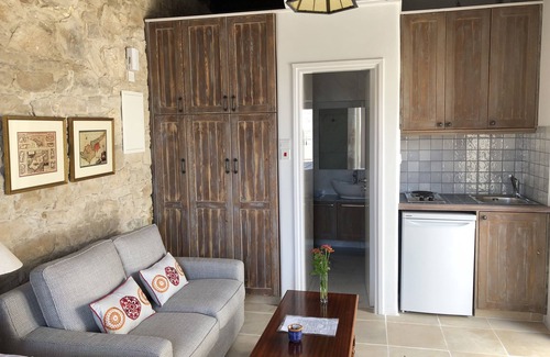 Agios Athanasios Apartment | Nikis House