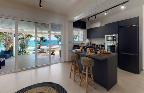 Viannos Villa | NIKKON LUXURY LIVING is a luxury private villa, in top of the sea.Enjoy LUXURY.