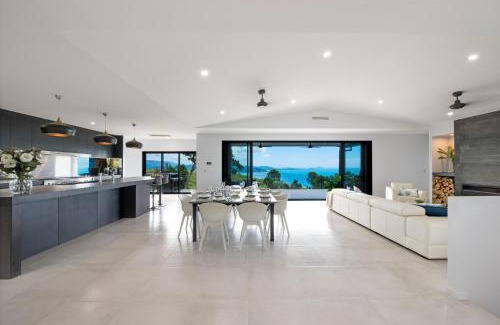 Whitsundays House | 'Nine Islands' Airlie Beach Luxury Holiday Home with ocean views