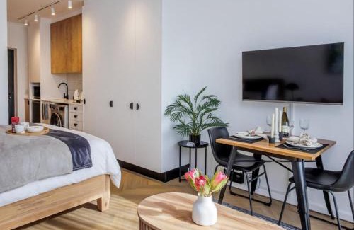 Century City Apartment | Nine Palms 223B