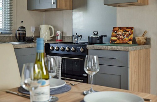 Cayton Bay Apartment | Nirvana Coastal Retreat Holiday Home