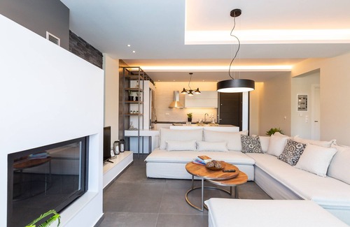 Sfakaki Villa | Nisos Villa, Pool & Heated SpaWhirlpool, Walking to Beach, Car Free holiday