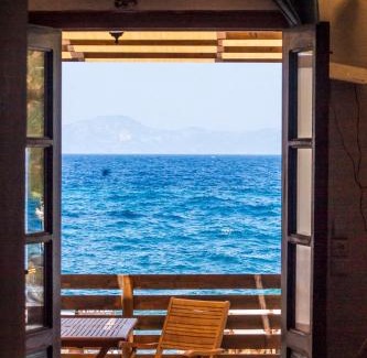 Mandraki House | Nisyros White Wave