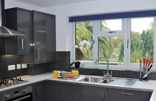 Ryde Ski Chalet | No 1 Ashey