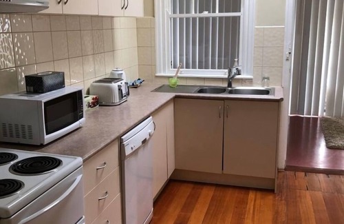 Rosebud House | NO CAR NEEDED-30metres BEACH/PUBS/RESTURANTS/SHOPS (Lots of secure parking)