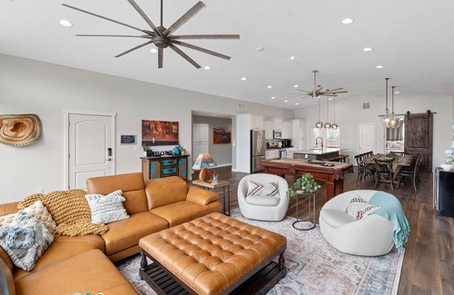 Oak Creek House | NO clean fee, Red Rock VIEWS, Heated Pool, 5BR