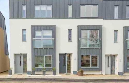 Bicester Villa | No6, Luxury Townhouse near Bicester Village