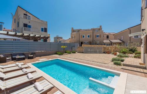 Premantura Villa | Nocciola