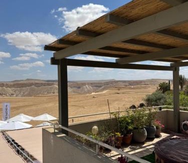 Midreshet Ben-Gurion Cabin | Nof Beresheet