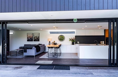 Wanaka House | Noir North Retreat Th