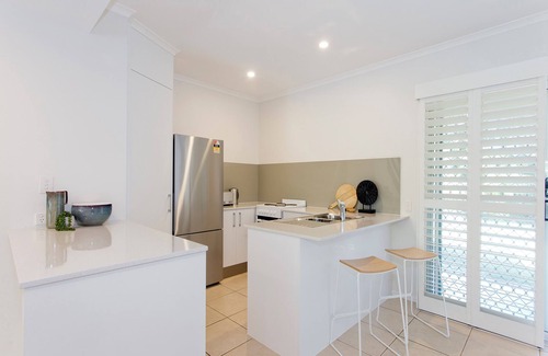 Noosa Heads House | Noosa Parade Townhouse w Terrace