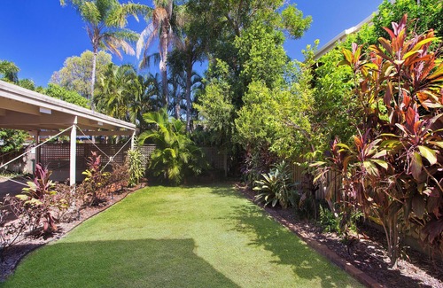 Noosa Heads House | Noosa Parade Townhouse w Terrace