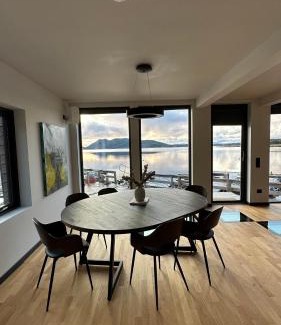 Ulvsvag House | Nordic Waterside Escape