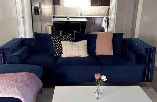 Pflugerville House | North Austin Retreat with Home Officenn