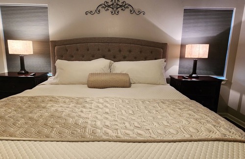 Farmers Branch House | North Dallas home, pool table, minutes to DFW and Love Field