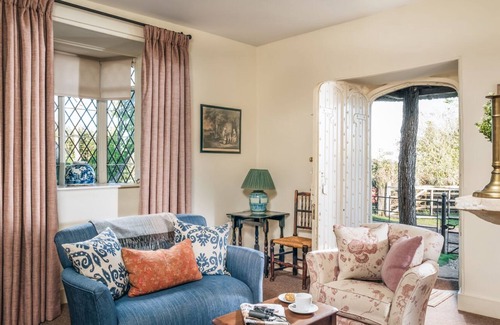 Moreton House | NORTH LODGE, pet friendly, character holiday cottage in Ledbury