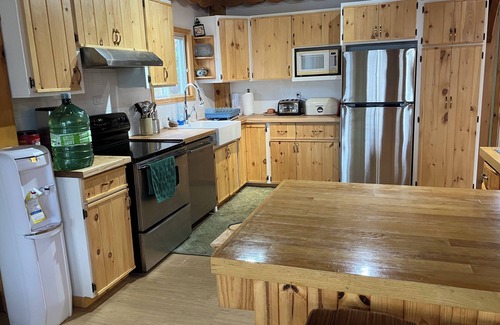 Algoma District Cottage | Northern Haven on a Crystal-Clear Lake. Ideal for family-style gatherings