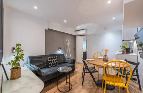 Quartier des Grandes-Carrieres Apartment | Nouveau Appartement Sacré Cœur Cottages 2