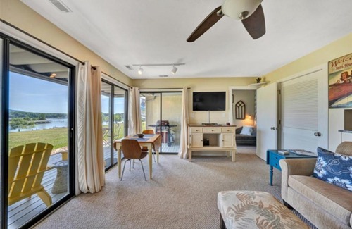 North Shore Hotel | Now Oar Never