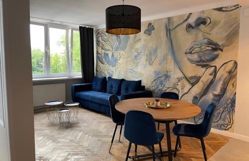 Centrum Apartment | Nowogrodzka 78 - Apartament dla 4 osób - 200m od Szpitala Klinicznego na Lindleya - 1km do Dworca Centralnego - Wifi - Smart TV 45 cali