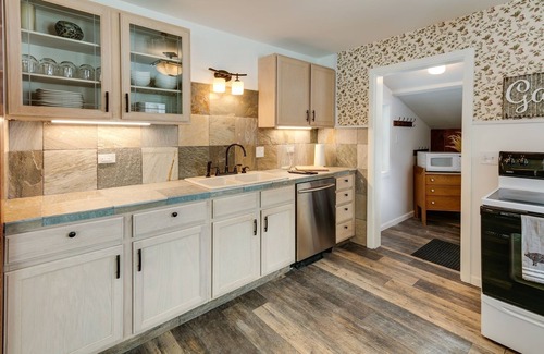 Glenwood Springs House | nPrivate river access. Fisherman paradise! World Class Skiing and Biking!