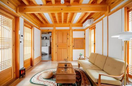 Seochon Villa | Numaru Stay - Luxury Private Hanoks in Seochon, Seoul