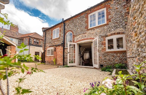 Holt House | Number 27 by Big Skies Cottages