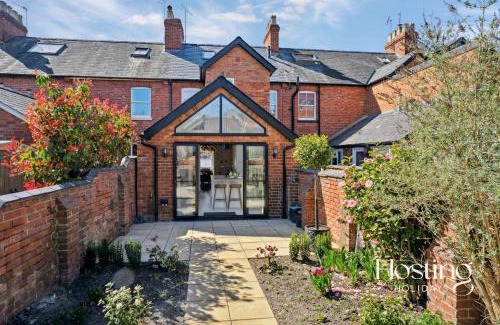 Henley House | Number Ten - Beautiful 3-Bedroom Luxury Home