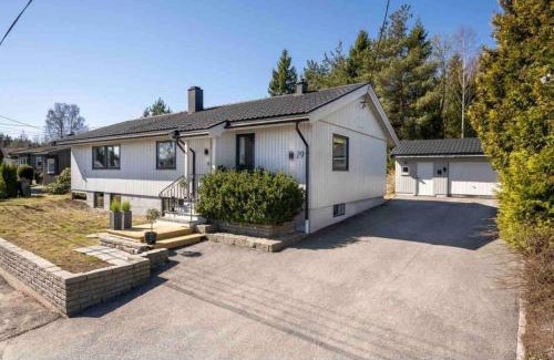 Sarpsborg Apartment | Nyoppusset og romslig leilighet med 6 soveplasser i et familievennlig område