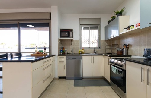 Bat Yam Apartment | O&O Group - Stylish & Cozy Seaview Vacation APT