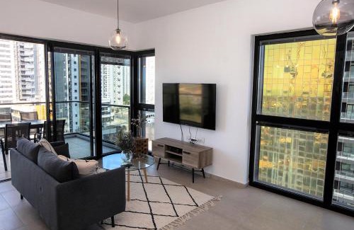 Bat Yam Apartment | Oַ&O Group- Cool & Urban Apt Luxury Tower Sea View