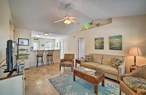 Tranquil Harbour Cottage | Oak Island Cottage - Walk to Beach & Intracoastal!