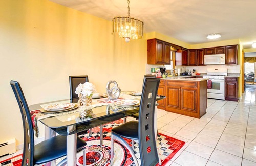 Oak Lawn Apartment | Oak Lawn Apartment ~ 2 Mi to Ford City Mall!