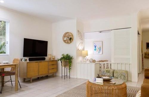 Port Douglas Apartment | Oasis Luxe on Macrossan Street - Stylish Residence