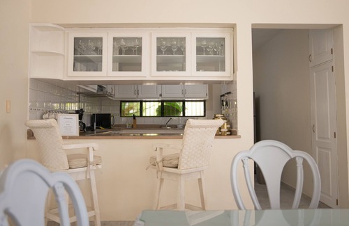 Tenares House | OASIS OF PEACE- Spacious 4 bedroom house w/garden!
